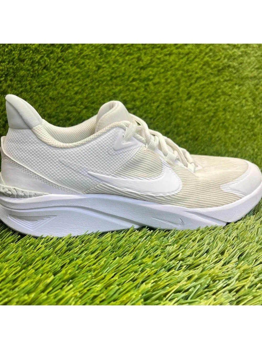 Nike Star Runner 4 GS Boys Size 6.5Y Triple White Road Running Shoes Sneakers